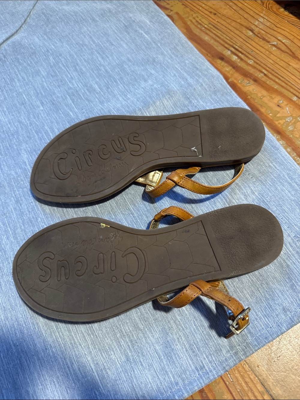 Circus by Sam Edelman Cognac Brown T-Strap Sandals - Picture 3 of 3